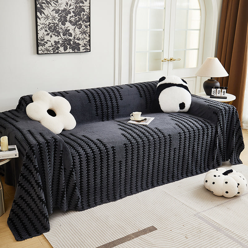 Sofaüberwurf aus Chenille Grau Bouclé, über ein Sofa gelegt