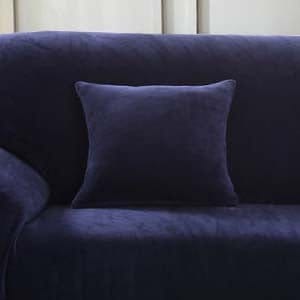 Kissenbezüge aus Samt 45 × 45 cm — 2er-Set, Nachtblau, auf einem Sofa