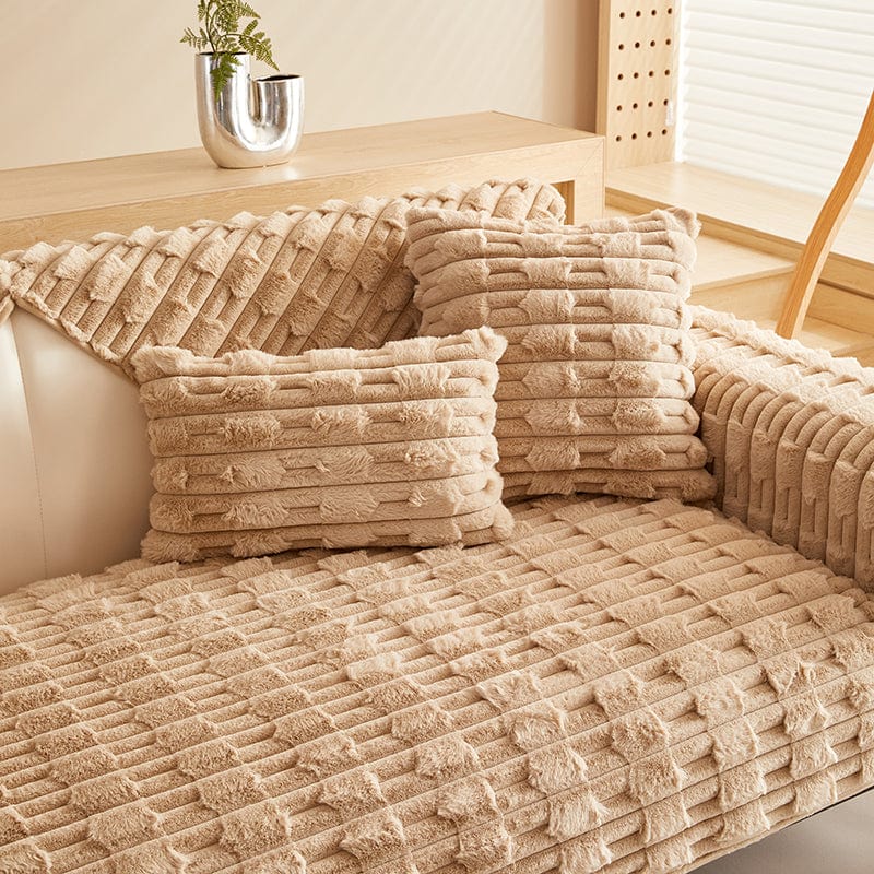 EasyCover-Kissenbezug aus dickem Kunstfell — 1 Stück, Braun Pflasterstein, auf einem Sofa